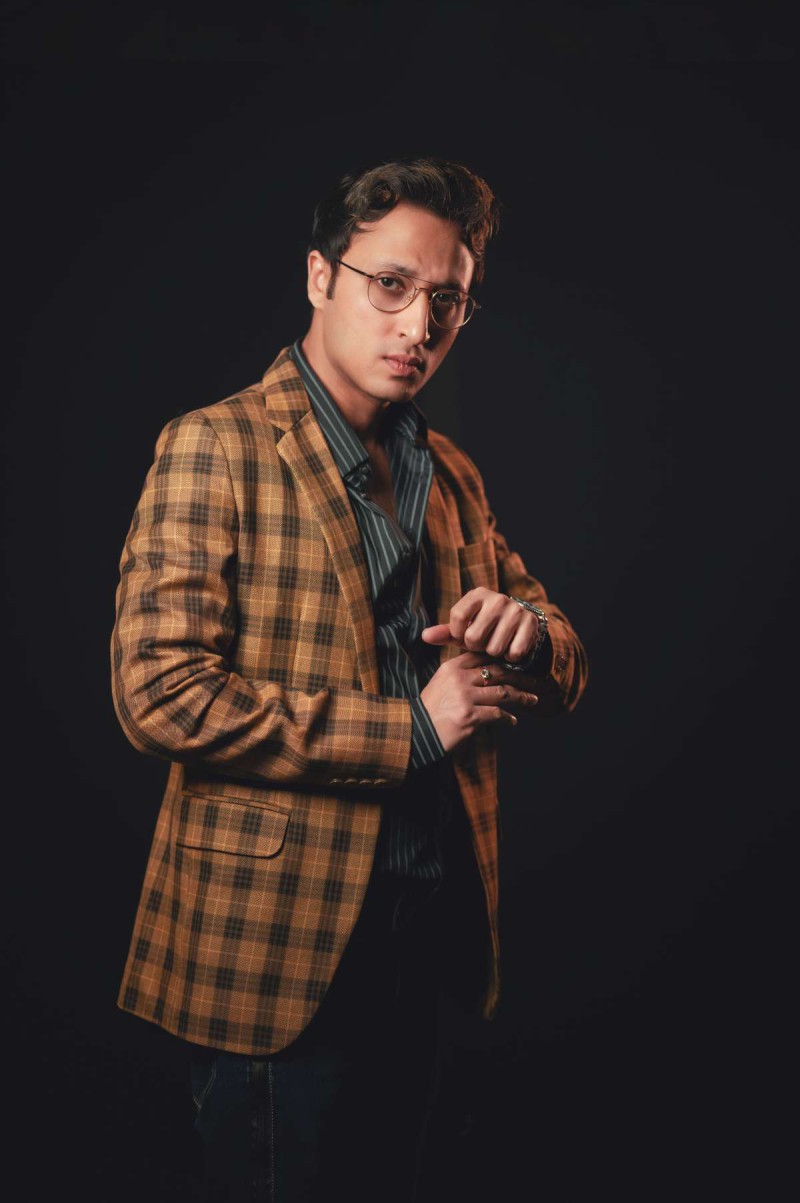$gallery[$key]['name']}}